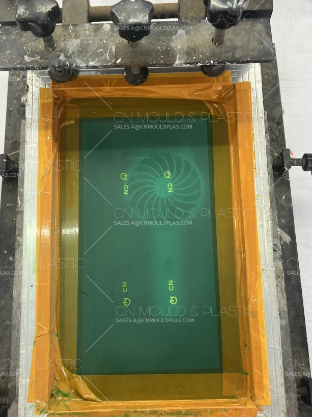 Oberflächen behandlung von Materialien-Siebdruck