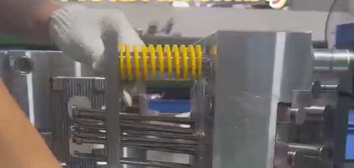 Montage von Formen und Werkzeugen