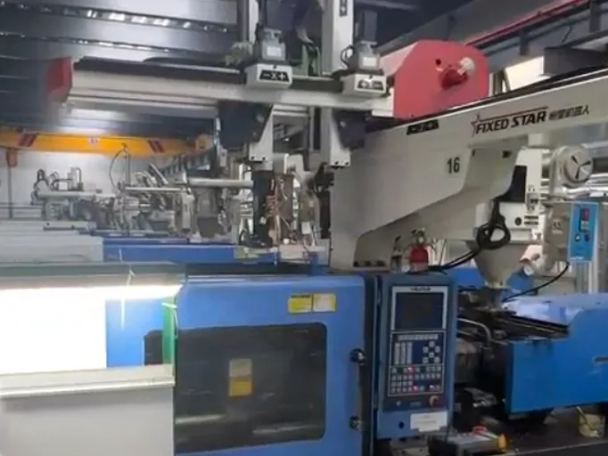 Übersetzung ins Deutsche: Konstruktion von Hochgeschwindigkeits-Spritzgussteilen